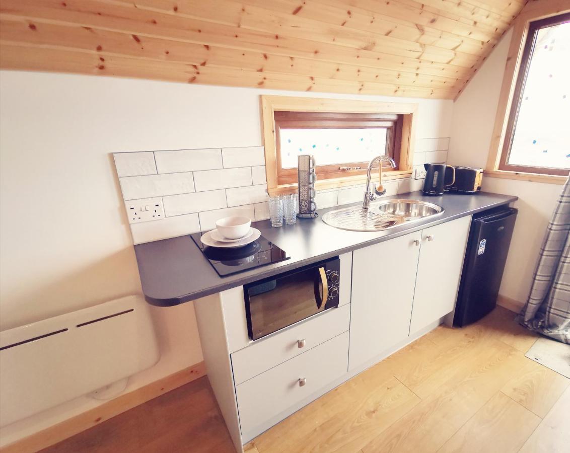 Gowanview Glamping Hotel Banff Bagian luar foto
